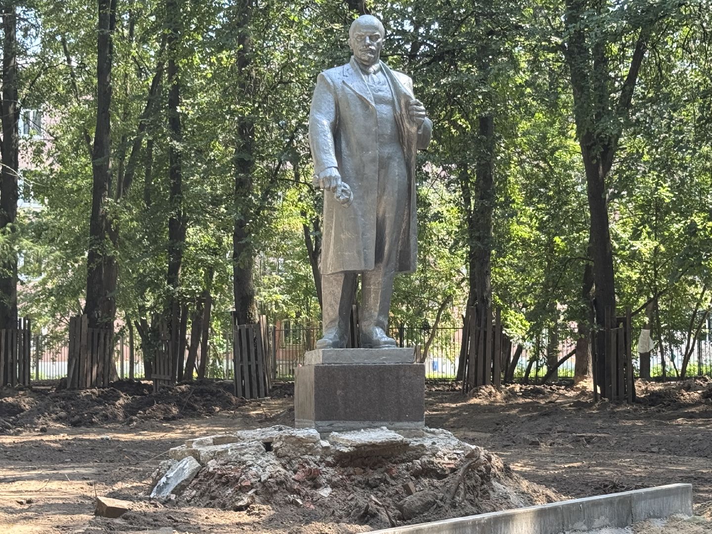 бал