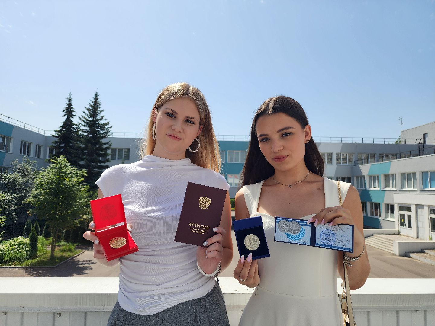 выпускники