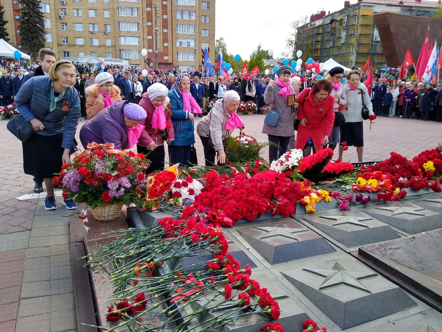 возложение цветов