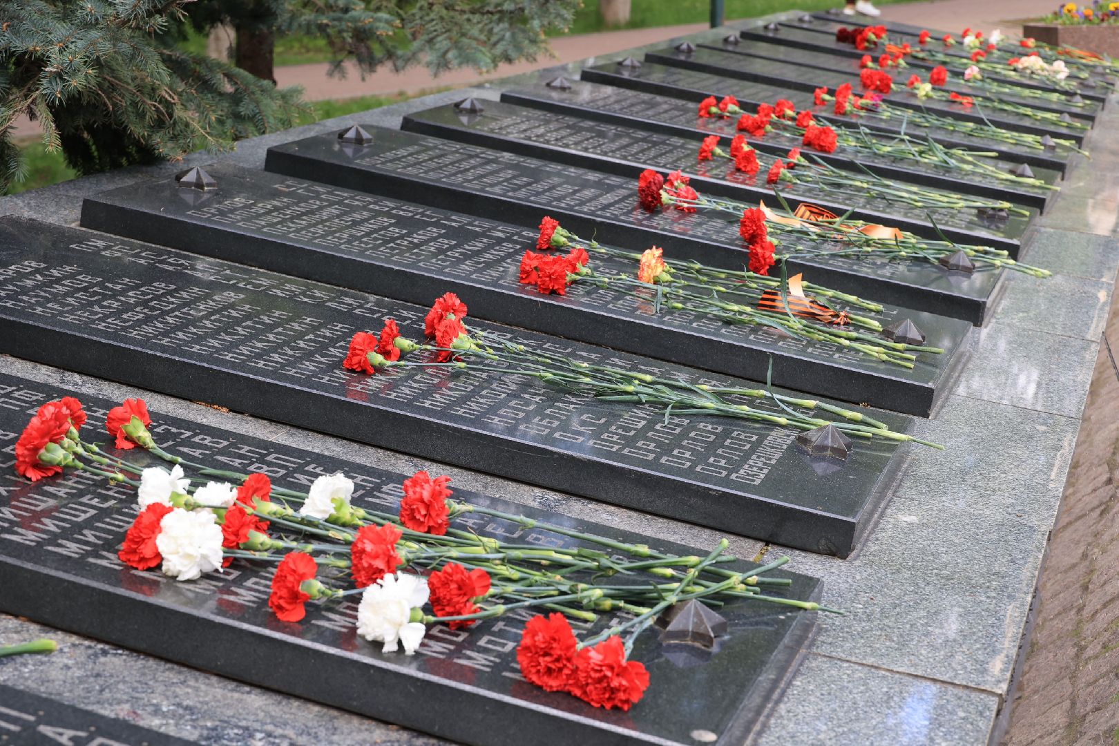 возложение цветов