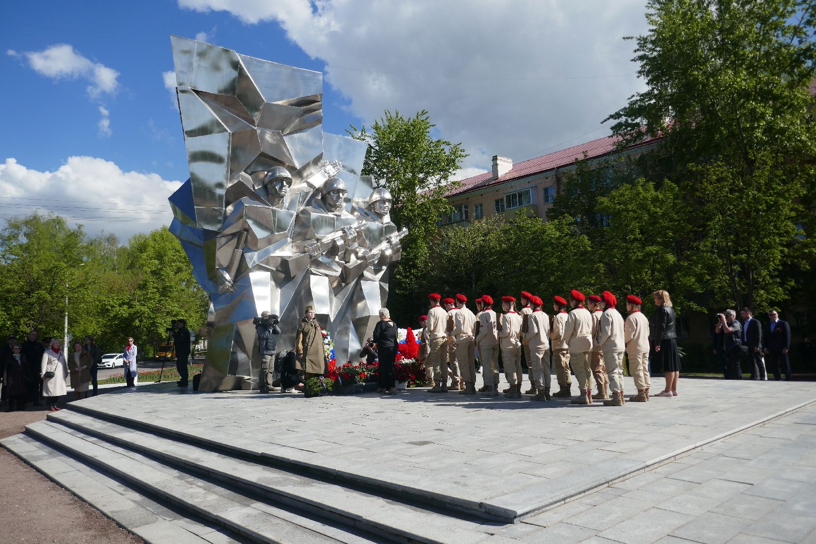 возложение цветов