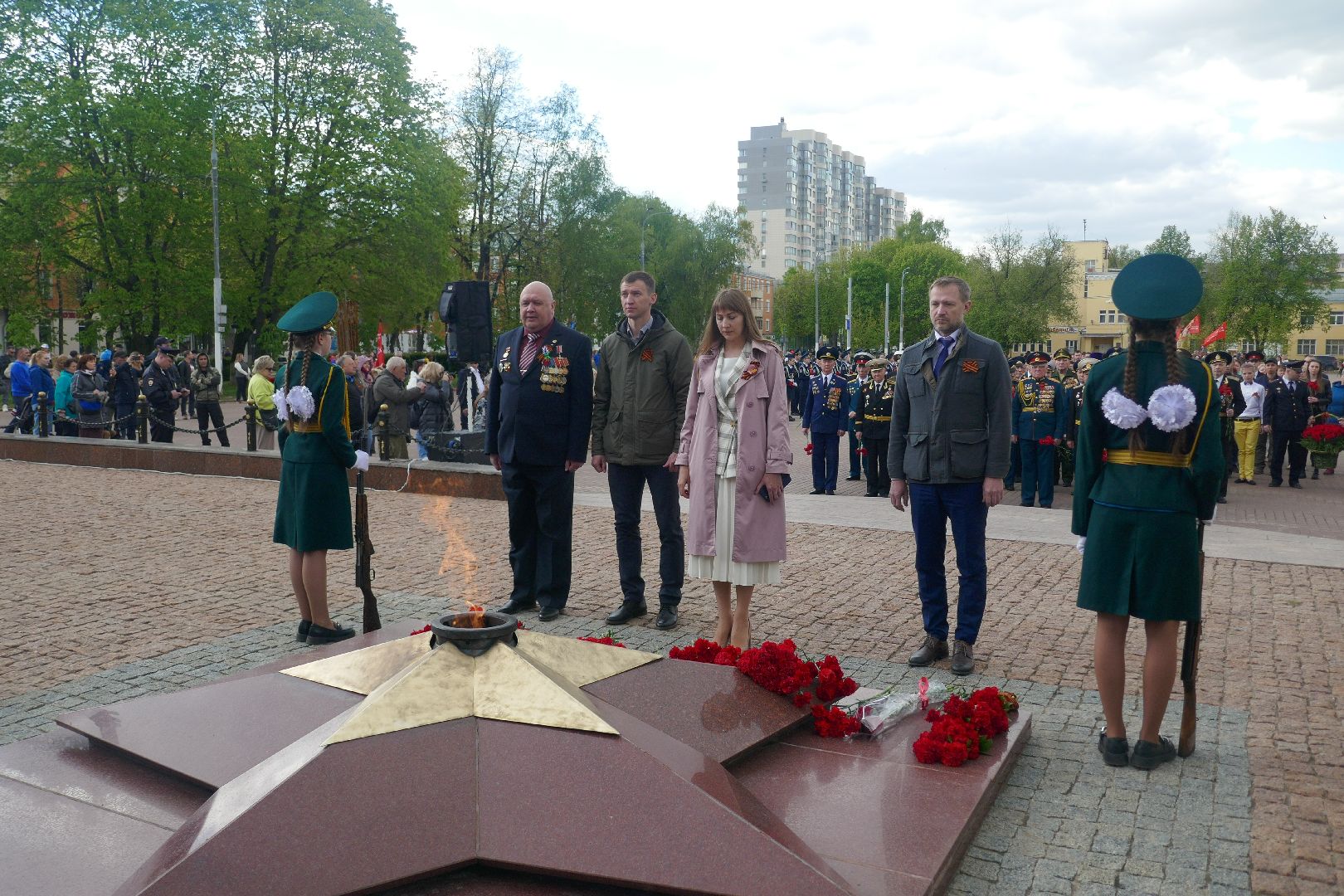 возложение цветов