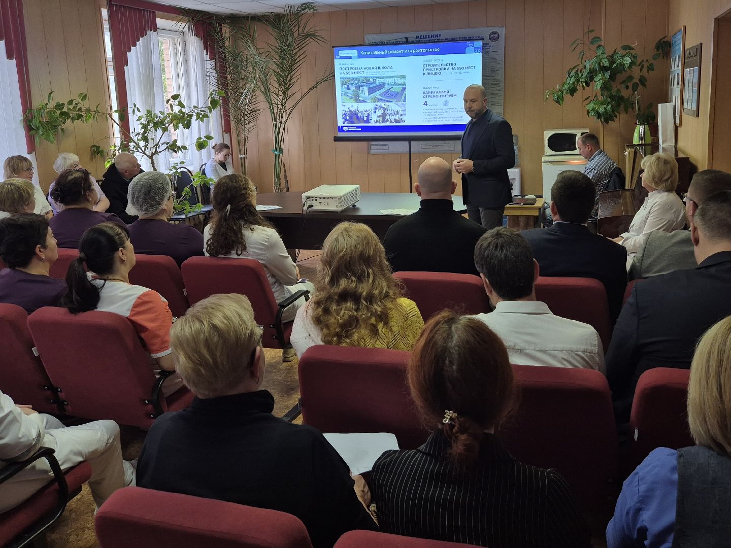 Выездная администрация в Орехово-Зуеве: медработникам рассказали о развитии округа