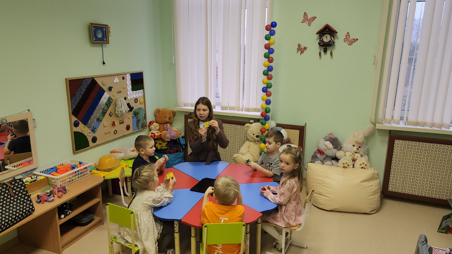 Будущее в руках воспитателя: молодой специалист из Луховиц формирует новое поколение в детском саду «Улыбка»