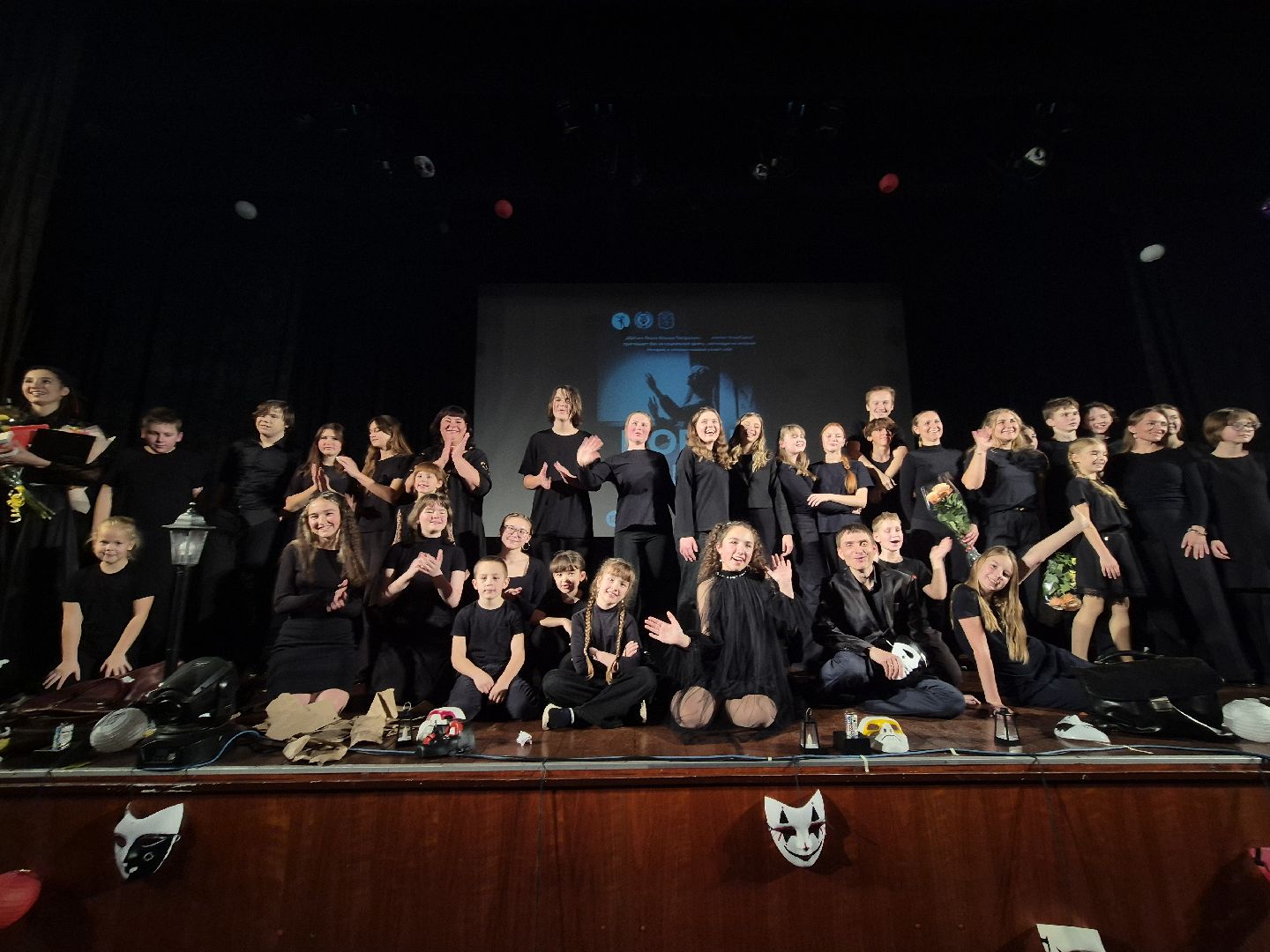 социальный спектакль