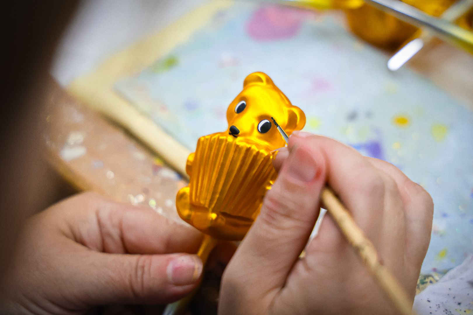 Новый год близко: под Клином раскрыли секреты изготовления уникальных ёлочных игрушек