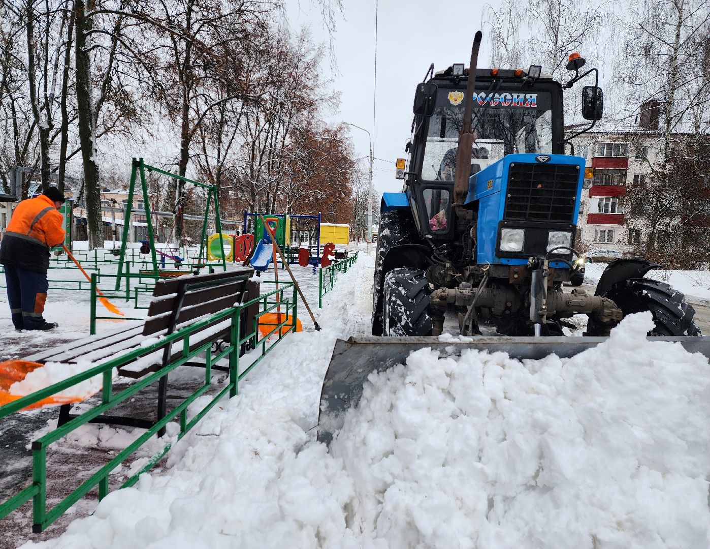 уборка улиц и дворов от снега